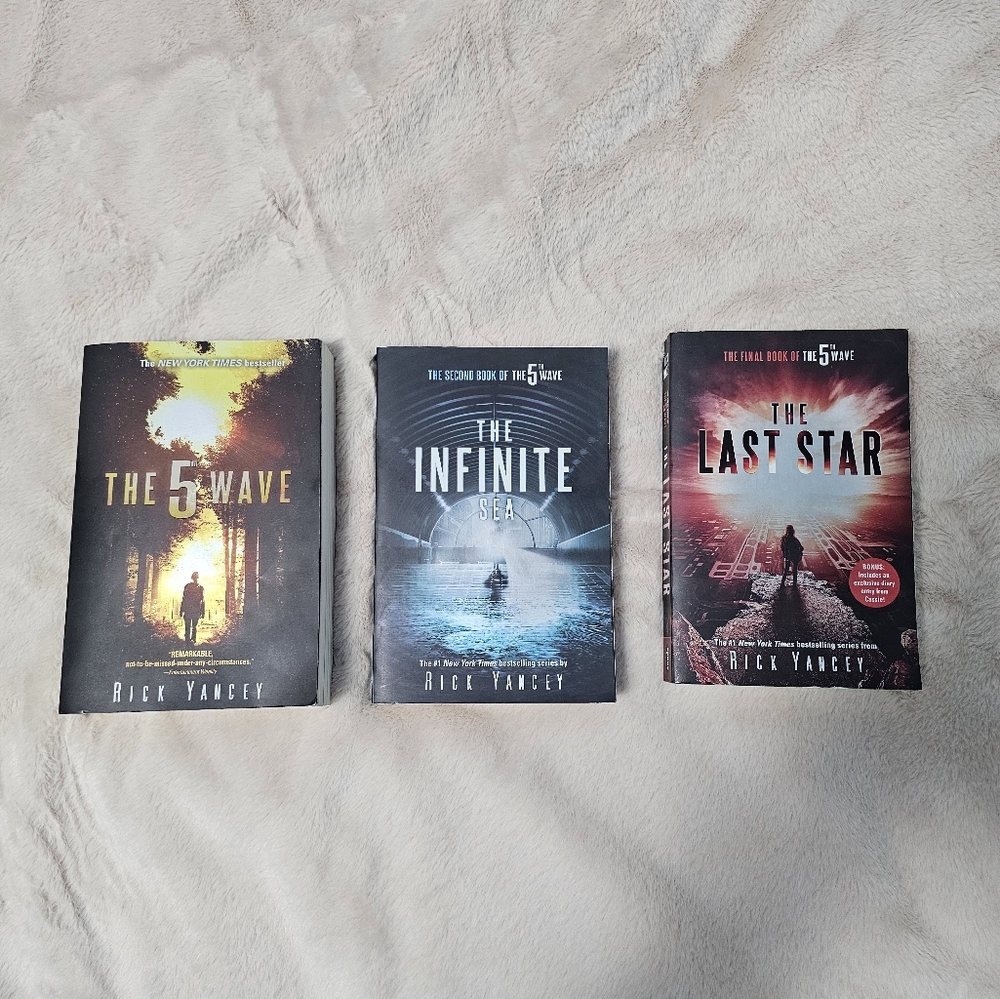 The 5th Wave Trilogy by Rick Yancey